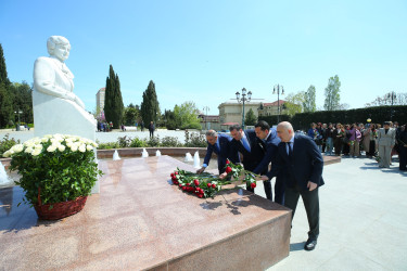 28 aprel 2026-cı il tarixində Binəqədi rayonunda yerləşən akademik Zərifə Əliyeva adına istirahət parkında görkəmli alim, Əməkdar elm xadimi, tibb elmləri doktoru, professor, akademik Zərifə xanım Əliyevanın anadan olmasının 103 illiyi münasibətilə abidəsinin ziyarət olunması