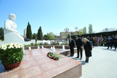 28 aprel 2026-cı il tarixində Binəqədi rayonunda yerləşən akademik Zərifə Əliyeva adına istirahət parkında görkəmli alim, Əməkdar elm xadimi, tibb elmləri doktoru, professor, akademik Zərifə xanım Əliyevanın anadan olmasının 103 illiyi münasibətilə abidəsinin ziyarət olunması