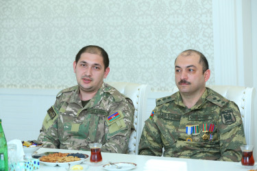 03 aprel 2026-cı il tarixində Binəqədi Rayon İcra Hakimiyyətinin inzibati binasında şəhid ailələri və qazilərlə Aprel döyüşlərinin onuncu ildönümünə həsr edilmiş görüş