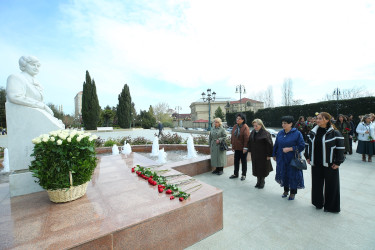 15 aprel 2026-cı il tarixində Binəqədi rayonunda əməkdar elm xadimi, tibb elmləri doktoru, görkəmli oftolmoloq-alim, akademik Zərifə xanım Əliyevanın əziz xatirəsinin rayon ictimaiyyəti tərəfindən böyük ehtiramla yad edilməsi