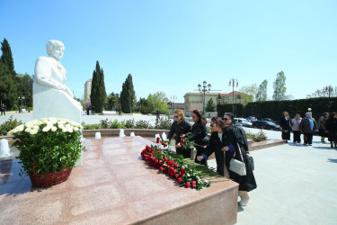 28 aprel 2026-cı il tarixində Binəqədi rayonunda yerləşən akademik Zərifə Əliyeva adına istirahət parkında görkəmli alim, Əməkdar elm xadimi, tibb elmləri doktoru, professor, akademik Zərifə xanım Əliyevanın anadan olmasının 103 illiyi münasibətilə abidəsinin ziyarət olunması