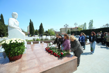 28 aprel 2026-cı il tarixində Binəqədi rayonunda yerləşən akademik Zərifə Əliyeva adına istirahət parkında görkəmli alim, Əməkdar elm xadimi, tibb elmləri doktoru, professor, akademik Zərifə xanım Əliyevanın anadan olmasının 103 illiyi münasibətilə abidəsinin ziyarət olunması