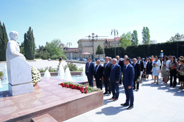 Görkəmli oftolmoloq alim, akademik Zərifə xanım Əliyevanın anadan olmasının 101-ci ildönümü münasibətilə “Zirvələrə yüksələn zərif insan ömrü” adlı tədbir 25.04.2024