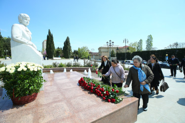28 aprel 2026-cı il tarixində Binəqədi rayonunda yerləşən akademik Zərifə Əliyeva adına istirahət parkında görkəmli alim, Əməkdar elm xadimi, tibb elmləri doktoru, professor, akademik Zərifə xanım Əliyevanın anadan olmasının 103 illiyi münasibətilə abidəsinin ziyarət olunması
