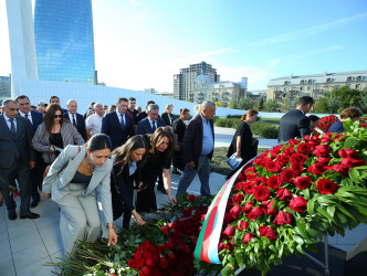 27 Sentyabr–Anım Günü ilə əlaqədar 27 sentyabr 2026-cı il tarixində Binəqədi rayon ictimaiyyətinin Vətən uğrunda canından keçmiş şəhidlərimizin əziz xatirəsinə ucaldılmış 8 Noyabr- Zəfər abidəsinin ziyarəti