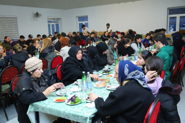 Binəqədi qəsəbə bələdiyyəsinin təşkilatçılığı ilə rayonun Binəqədi qəsəbəsində iftar süfrəsi  05.04.2024